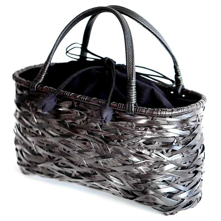 黒塗りやたらかごバッグ