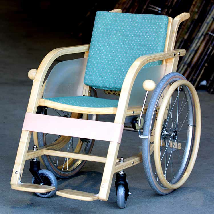 竹の車椅子