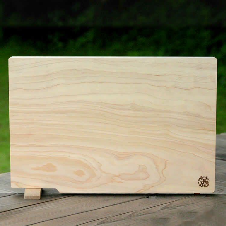 四万十ひのき自立型スタンドまな板（中）＜土佐龍×竹虎＞池龍昇さん