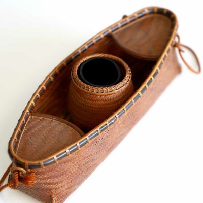 【一点限り】<br> 渡辺竹清作 煤竹吊り船花篭<br> （Japanese bamboo art by Chikusei Watanabe）
