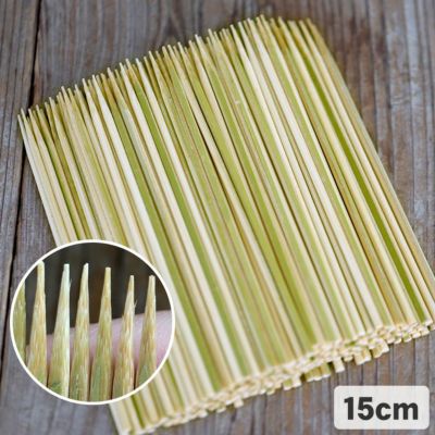 国産皮付き＜極上＞丸竹串（15cm）<br>一番強い竹皮部分を残したカマボコ状<br>日本の真竹、日本の職人にこだわり<br>防虫剤・防カビ剤不使用で作りました