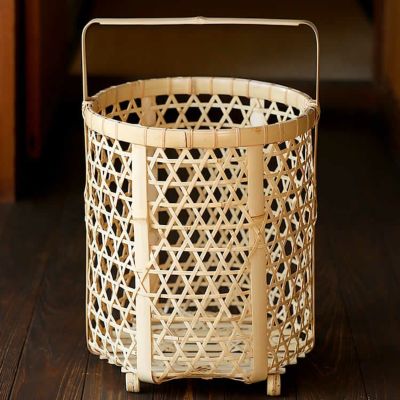 白竹手付ランドリーバスケット<br>お陰様でロングセラー<br>お洗濯を楽しくするために生まれた<br>細部に職人の技が光る竹籠