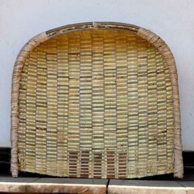 【国産】伝統の藤箕<br>藤、矢竹、ヤマザクラ、ニセアカシアなどの<br>素材を併せて作られる箕（み）