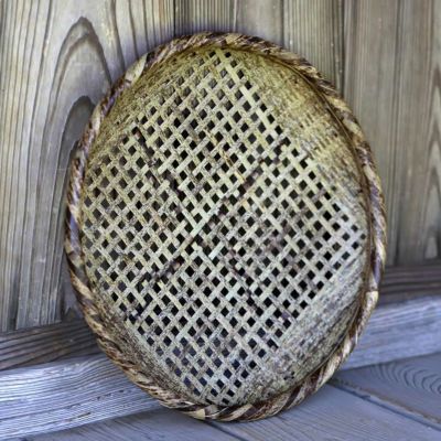 日本唯一の虎竹で編まれた<br>レア中のレアな逸品、<br>虎竹四ツ目ざる 40cm